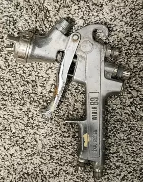 Anest Iwata W-89 Gravity Feed Spray Gun