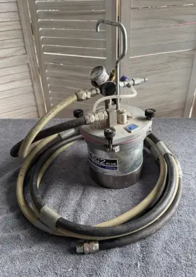 80-601 Binks Used - Sg2 Plus 2 Quart Pressure Cup Pot With Hoses