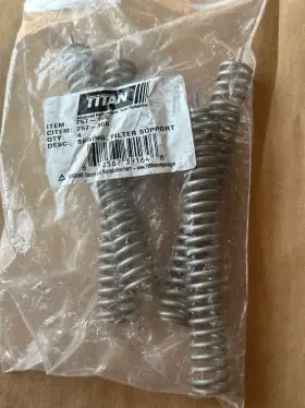 757-105d Titan Lot Of 4 - 757-105 757105 Manifold Filter Core Spring Genuine